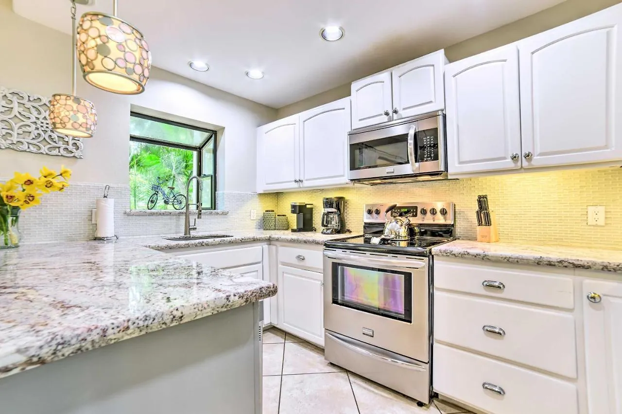 Bright And Airy Lahaina Condo - Walk To Beach! Kahana 0*,  Stati Uniti