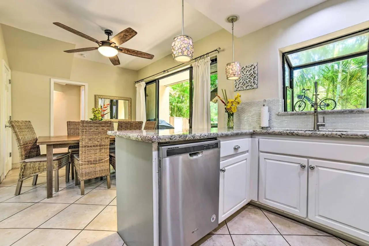 Bright And Airy Lahaina Condo - Walk To Beach! Kahana
