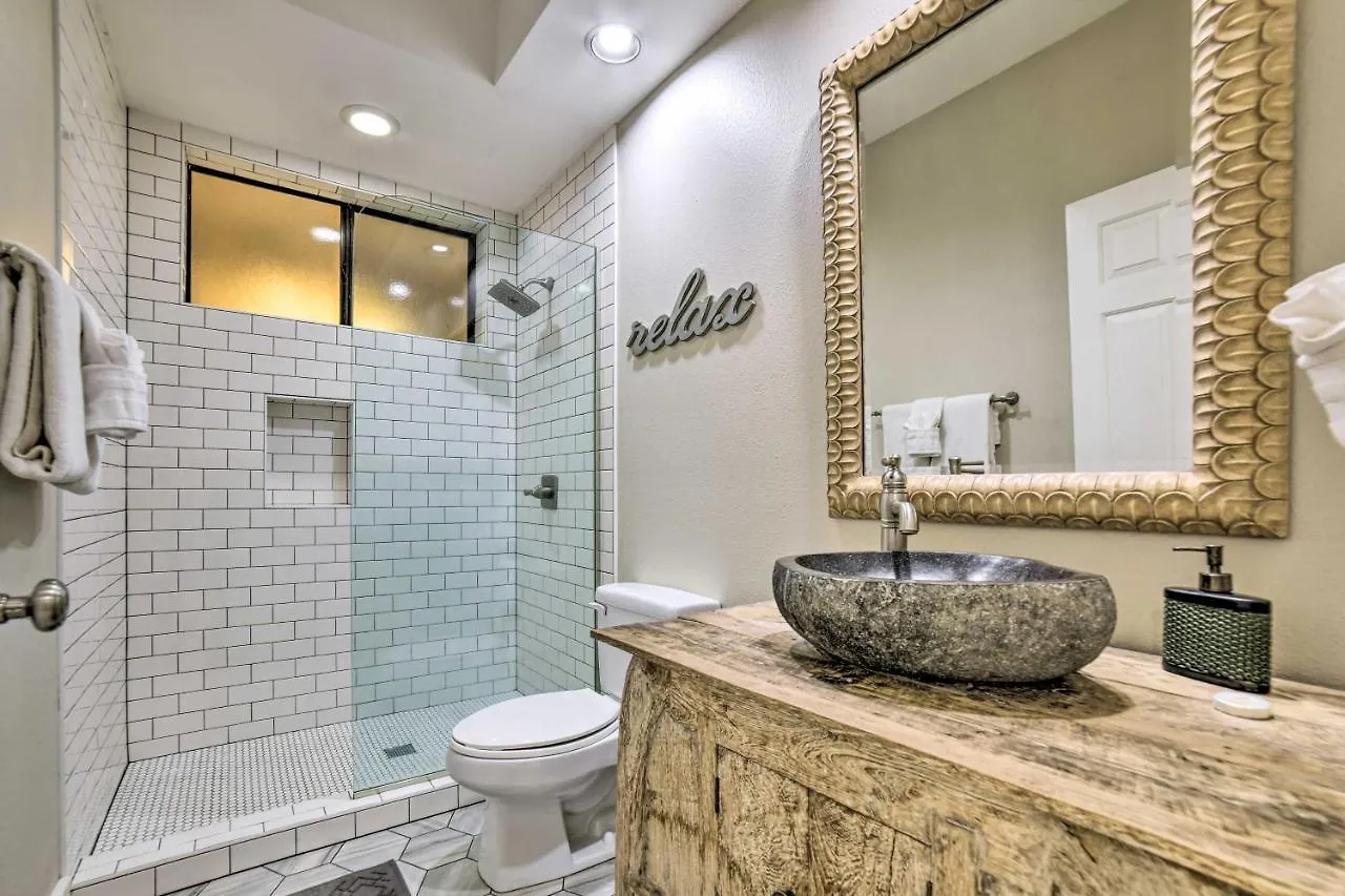 Bright And Airy Lahaina Condo - Walk To Beach! Kahana